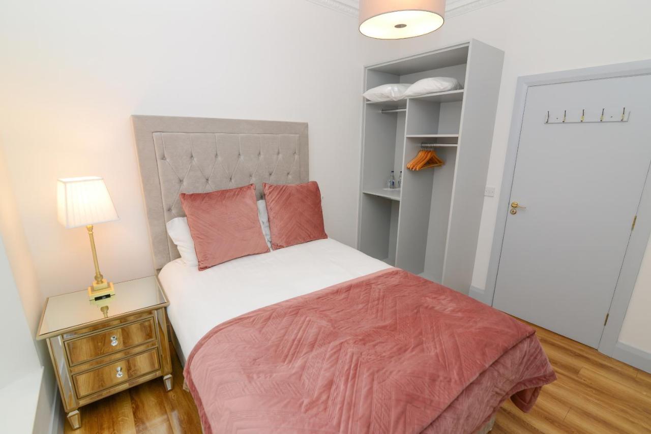 Lodge At The Old Barracks Athenry Extérieur photo