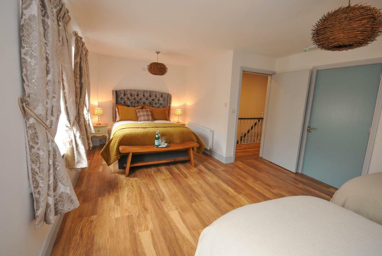 Lodge At The Old Barracks Athenry Extérieur photo