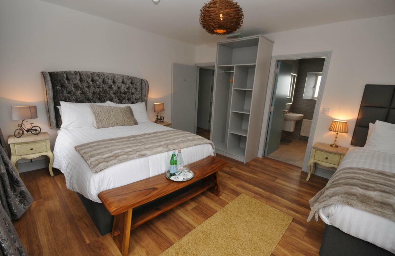 Lodge At The Old Barracks Athenry Extérieur photo