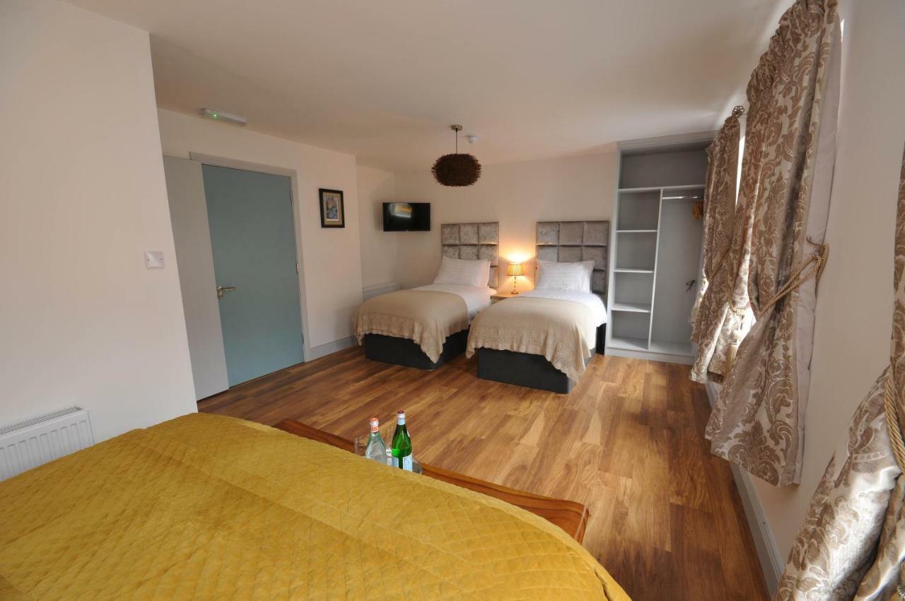 Lodge At The Old Barracks Athenry Extérieur photo